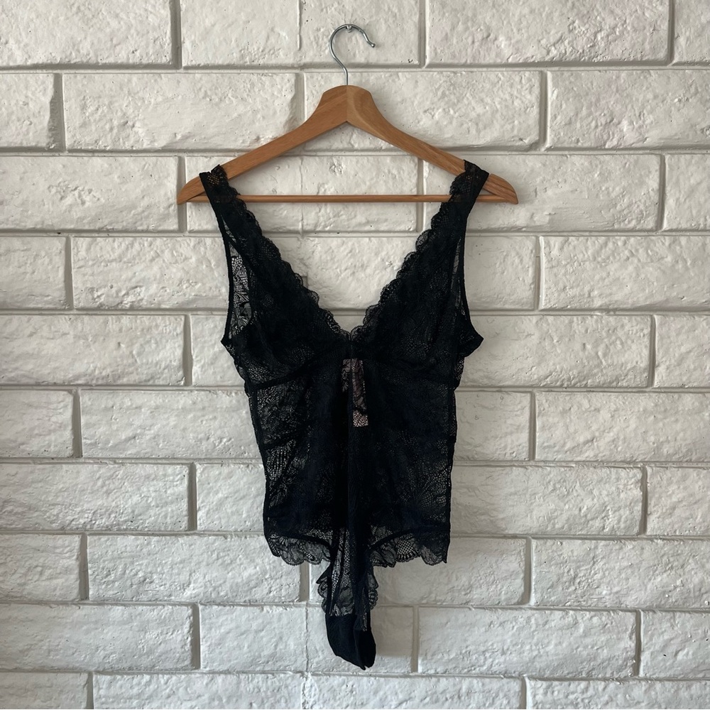 BUNDLE NWT Victoria’s Secret Lace lingerie White Burgundy Black Size Medium - Picture 2 of 13